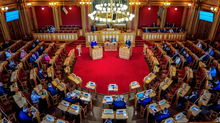 Ved stortingsvalget 2025 skal det velges 169 representanter som de neste fire årene skal sitte på Stortinget. Stortinget vedtar budsjett og lover, og har en kontrollfunksjon overfor Regjeringen. For å få flertall til å danne regjering, må man ha støtte fra minst 85 representanter. 