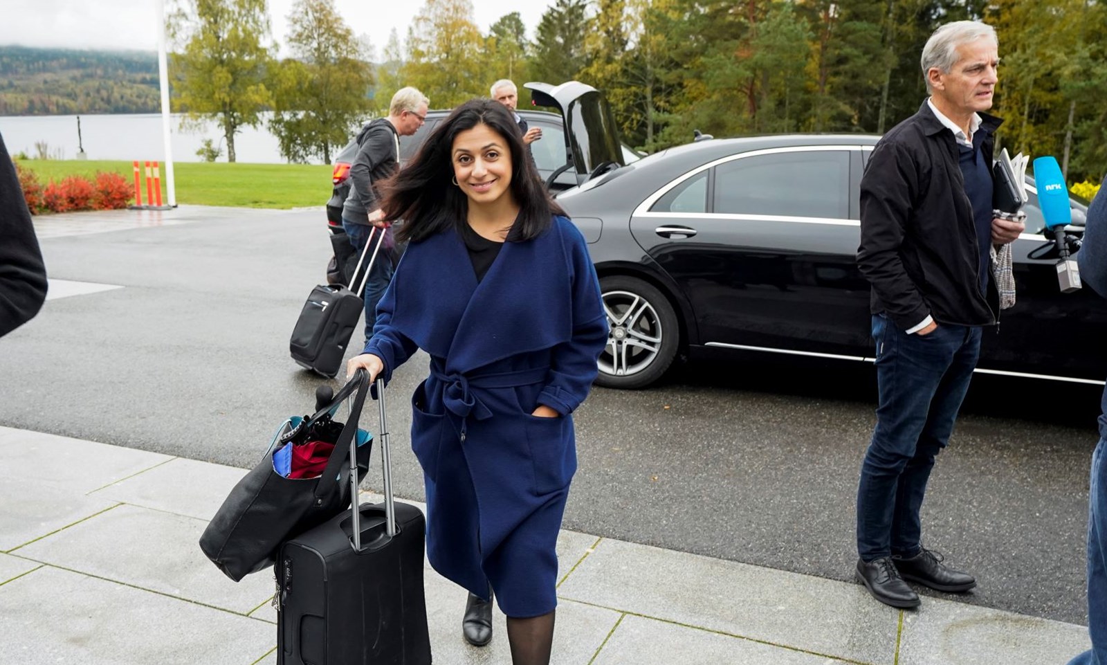 Hadia Tajik og Jonas Gahr Støre ankommer Hurdalsjøen hotell til sonderinger mellom AP, Sp og SV i september 2021.