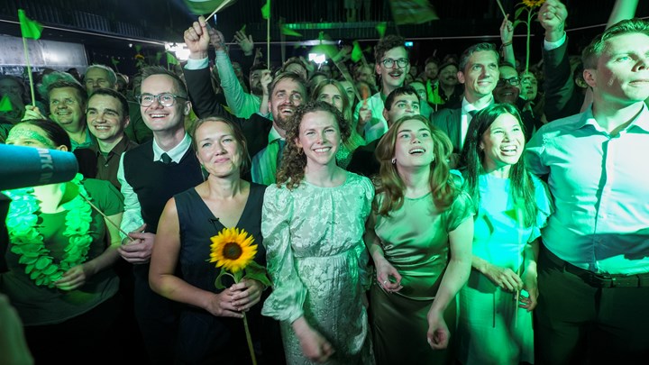 Dersom MDG ikke får store nok gjennomslag i oljepolitikken bør partiet si nei til et budsjettforlik, mener Margit Martinsen Bye. Her på MDGs valgvake, mellom Ingrid Liland og Lan Marie Berg. Men hva som er&nbsp;nok&nbsp;gjennomslag klarer ikke MDG å svare på.