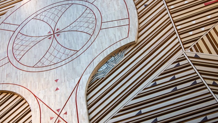 Navnet «Áhkká» betyr «bestemor» eller «beskytter av jorden».