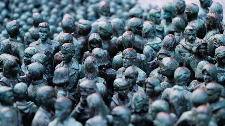 Do Ho Suhs Grass Roots Square (2012) er flyttet fra det gamle regjeringskvartalet til Einar Gerhardsens plass.