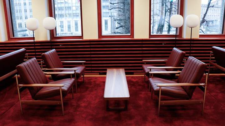 Digitaliserings- og 
forvaltningsminister Karianne Tung innrømmer at det føles som å gå i Einar Gerhardsen og Gro Harlem Bruntlands spor i den nye Høyblokken. – Det føles som å være i Makta, sier hun, med referanse til den populære NRK-serien.&nbsp;