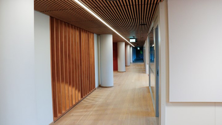 Da Høyblokken skulle restaureres, ble det bestemt at bygget skulle settes tilbake til den standen det hadde i da bygget sto ferdig i 1958. Samtidig følger bygget de nyeste bygge- og sikkerhetsstandardene.&nbsp;