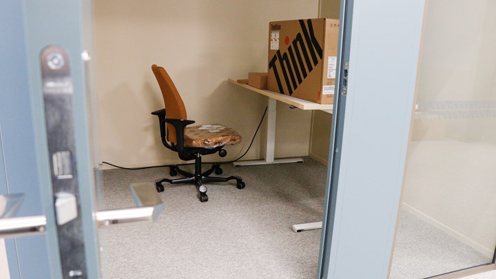 Slike arbeidsrom blir det nærmeste man kommer enekontor i det nye regjeringsbygget. I tillegg blir det «aktivitetsbasert kontor», som betyr at ansatte ikke får faste plasser.