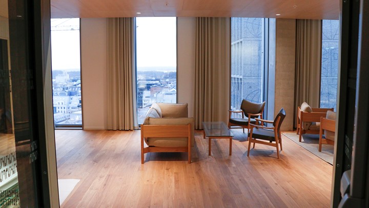 Velkommen inn! I øverste etasje i A-blokken er det et representasjonsanlegg der man kan ta imot gjester.&nbsp;