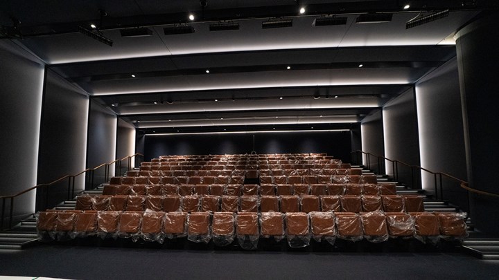 Bak kafeen ligger også et auditorium som kan brukes til foredrag, større samlinger og filmvisning.