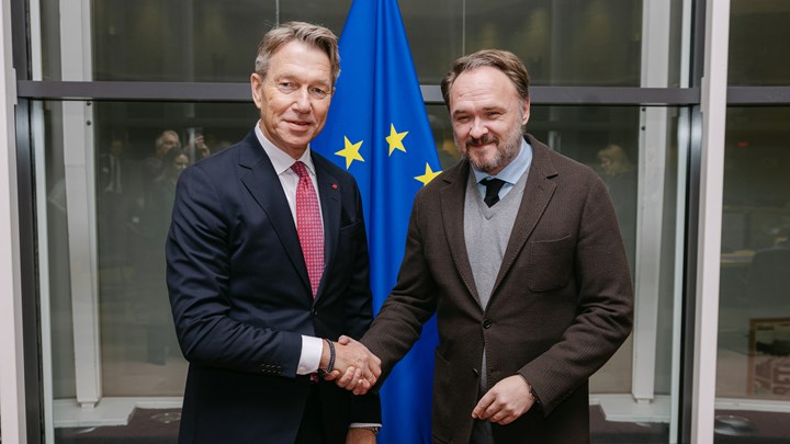 Energiminister Terje Aasland møtte Dan Jørgensen under et besøk i Brussel tidligere i høst. Der sto energisamarbeid og strømnett på agendaen.